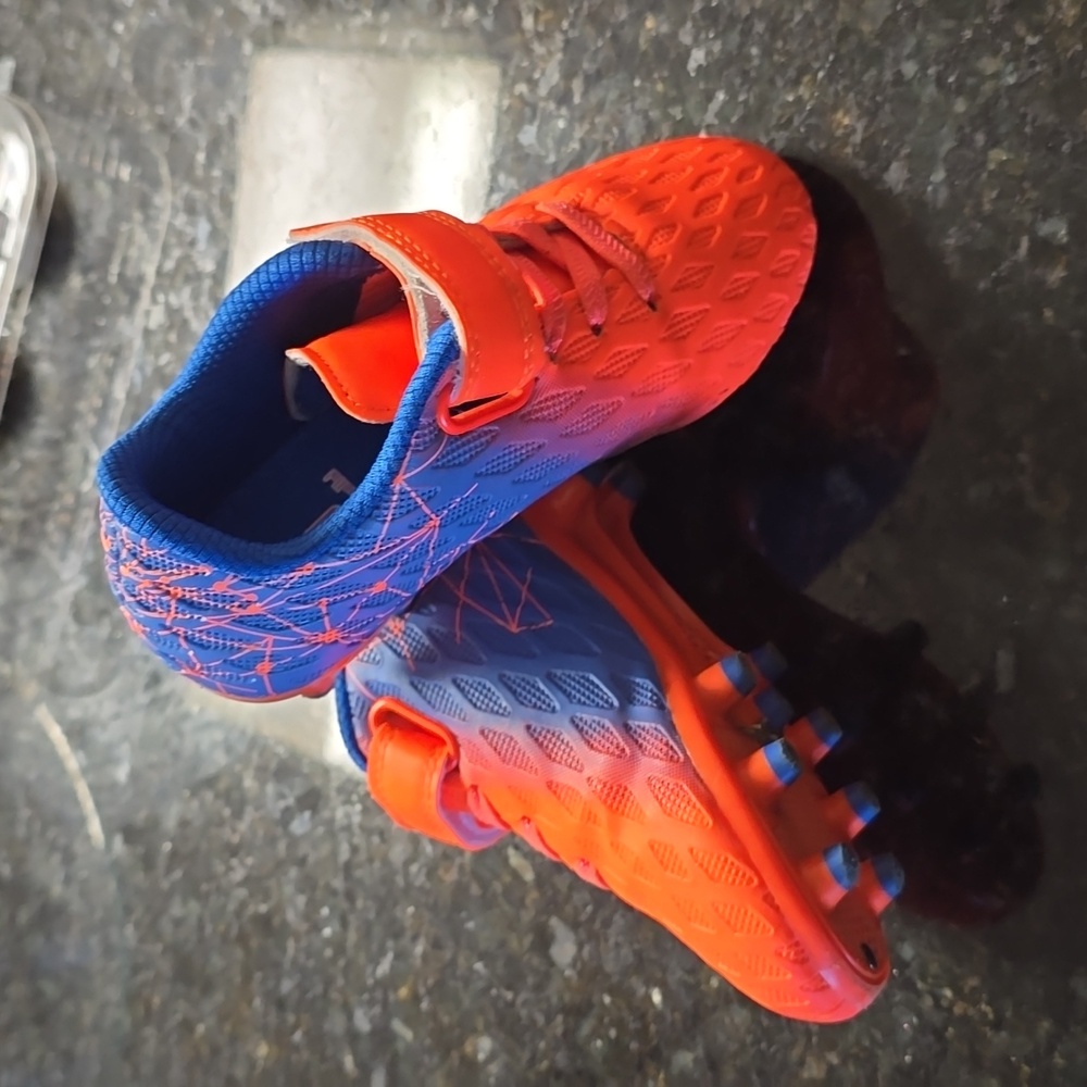 Toddler soccer cleats Sz 9